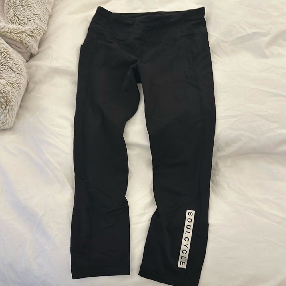 Soulcycle size 6 cropped wunderunder leggings with back zipper